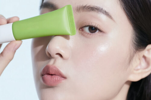 카메라 앞에서도 무너짐 없는 피부|방송·디자이너를 위한 EGF 탄력 케어 6 pibu gwanli jepum eul jeog yonghaneun yeoseong