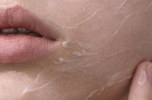 suhwa doen pibuleul gajin yeojaui chosanghwaleul dadseubnida 1